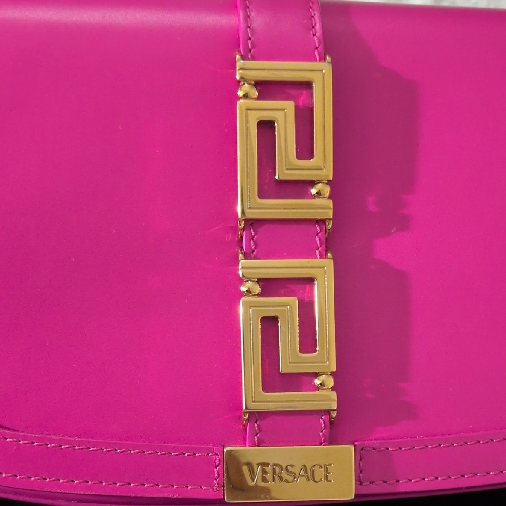 VERSACE HANDBAG Fuchsia Leather Crossbody with Gold Greek Hardware - Picture 4 of 14